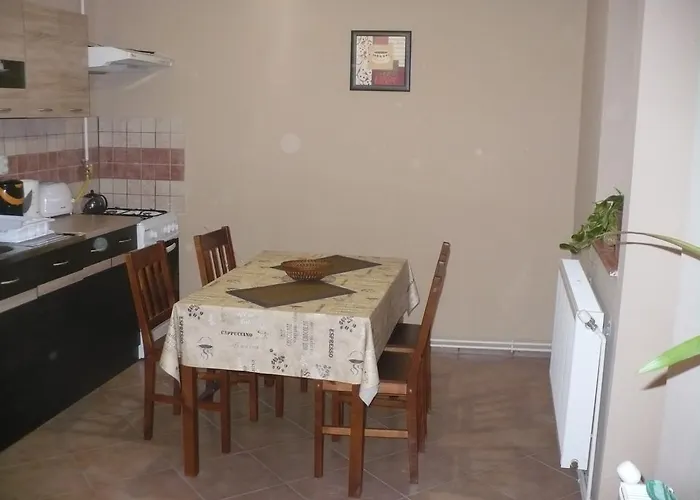 Kis Rigo Vendeghaz 2* Salgotarjan